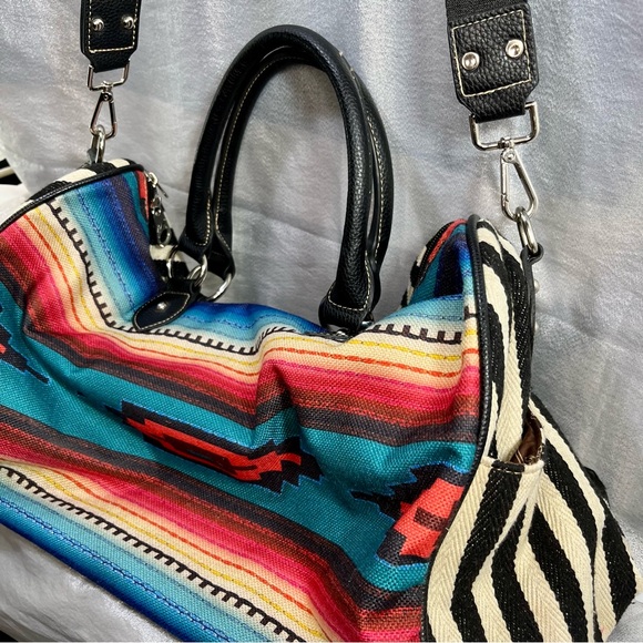 Montana West Weekender Aztec and Striped Canvas Boho Bag - Picture 2 of 10